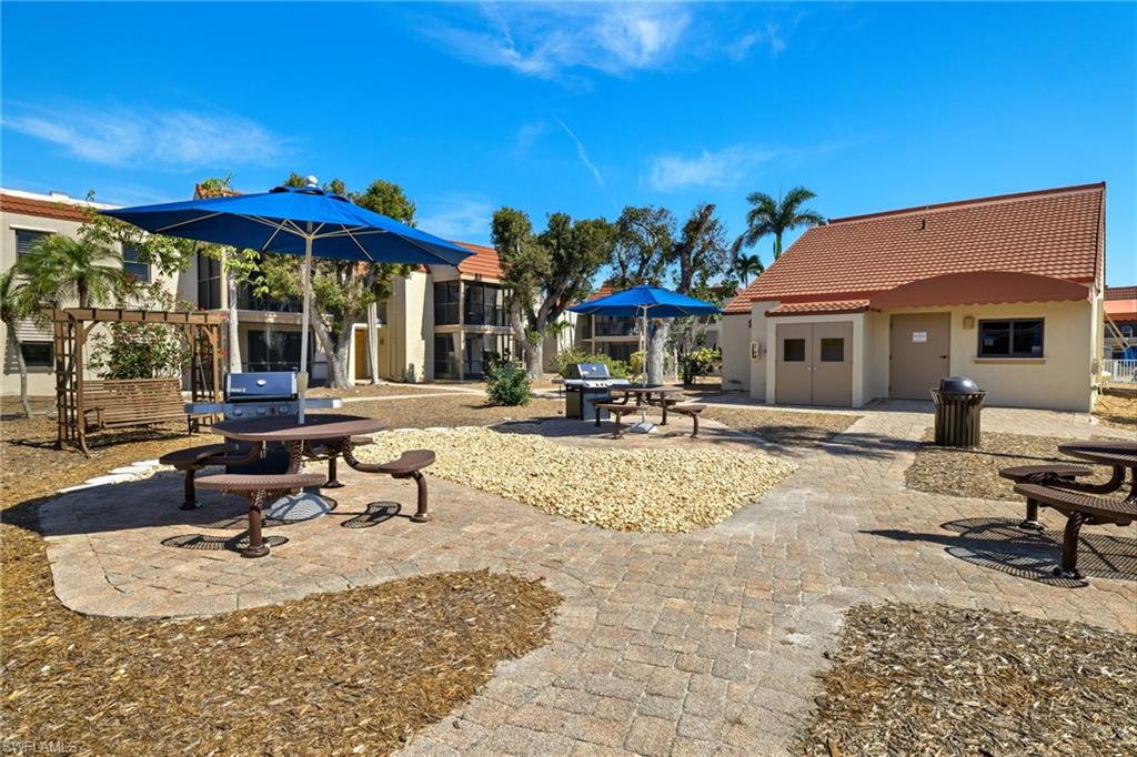 View of patio / terrace with area for grilling