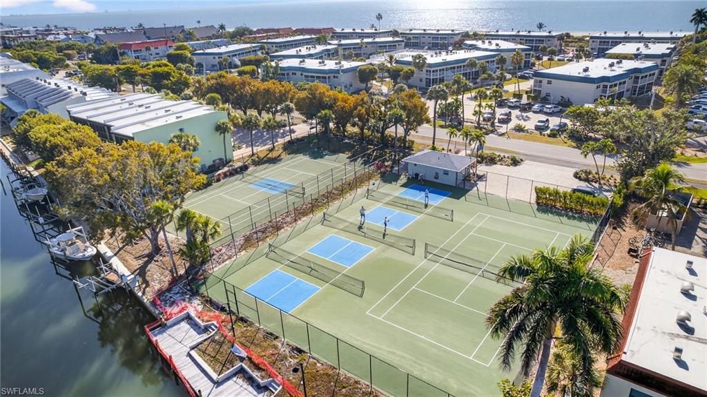 Drone / aerial view community tennis courts