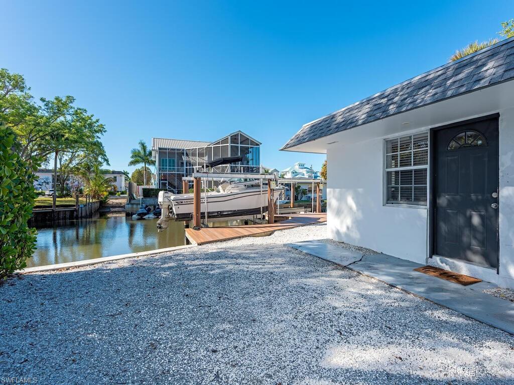 2836 Bayview DR