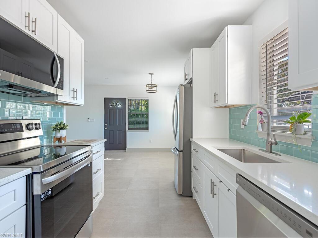 2836 Bayview DR