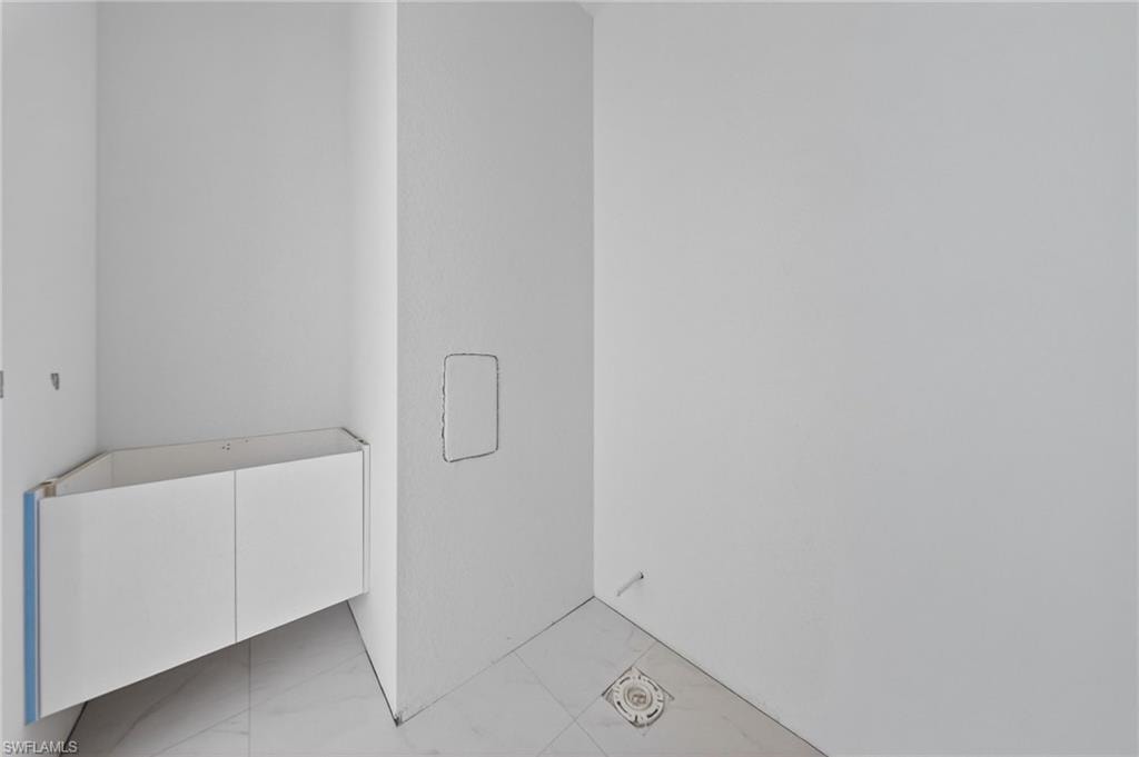 1213 Dodwin ST E photo 31