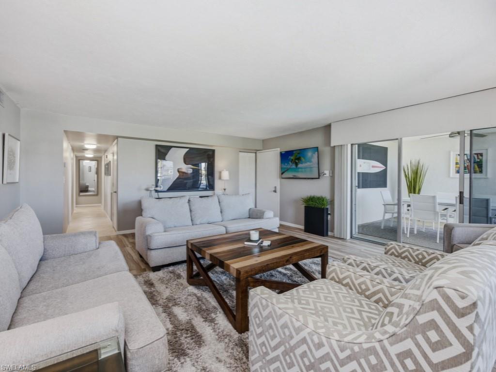 891 Huron CT 302