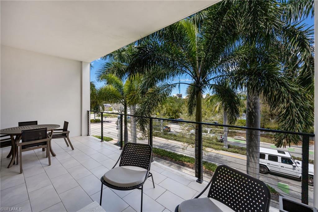 Balcony featuring outdoor dining space