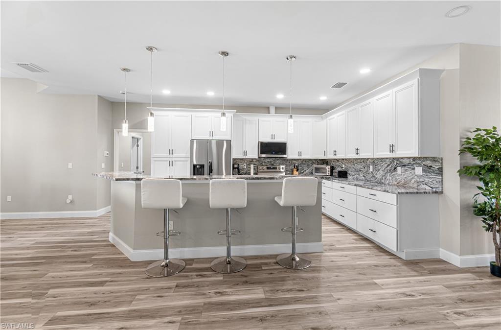 MODERN PENDANT LIGHTS OVER THE ISLAND