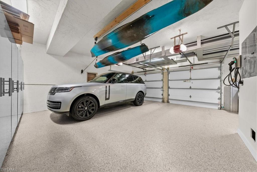 Fits full sized Range Rover and most trucks