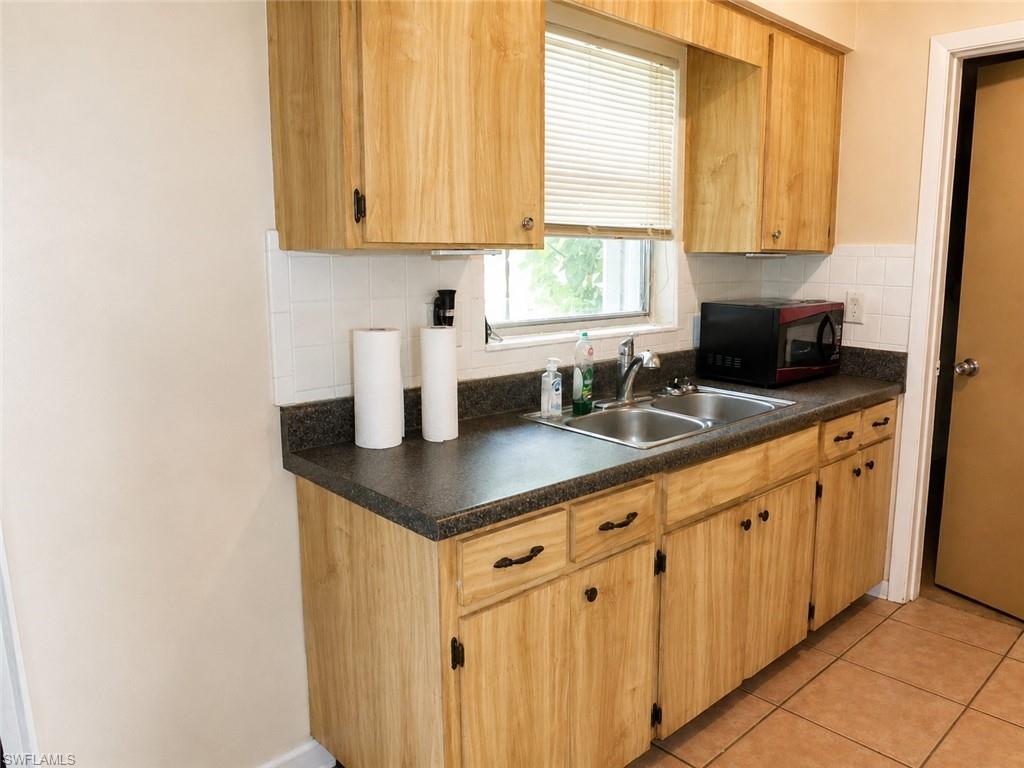 1515 Medford PL photo 6