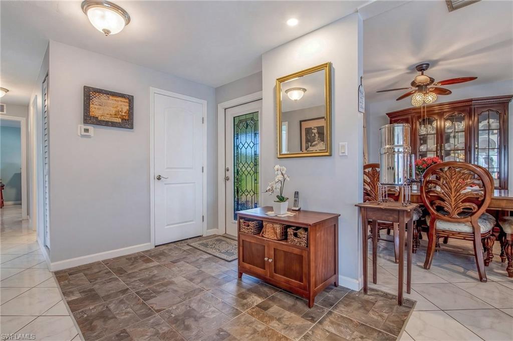 Foyer featuring a ceiling fan and baseboards