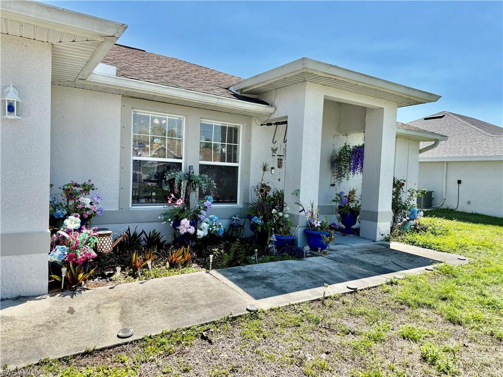 1916 Loyola AVE
