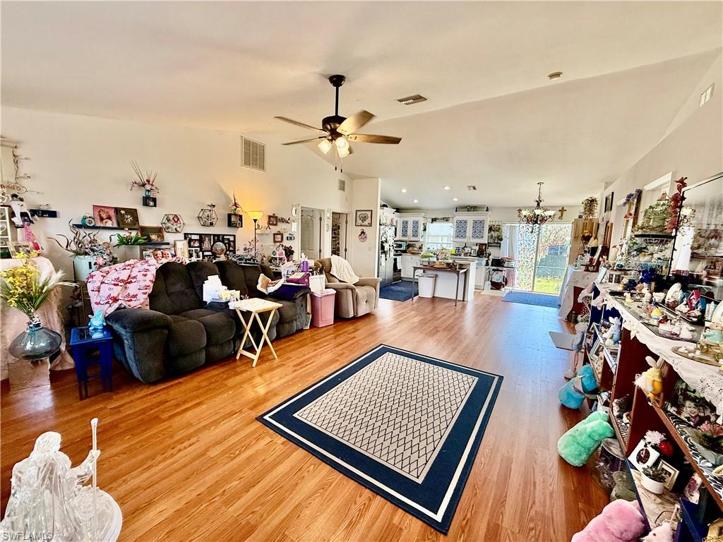 1916 Loyola AVE
