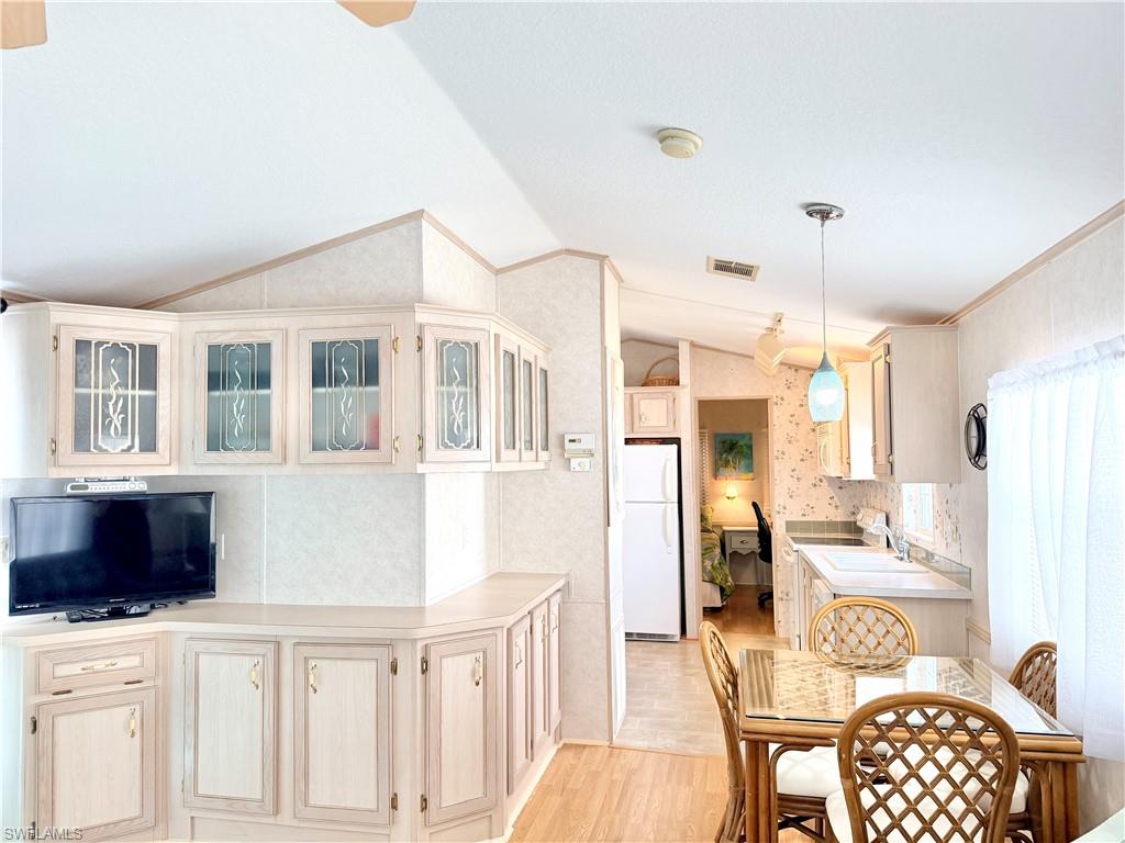 KITCHEN & DINING