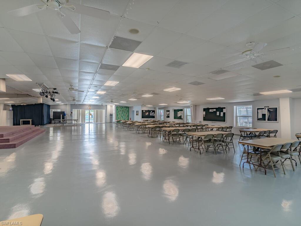 SOCIAL ROOM