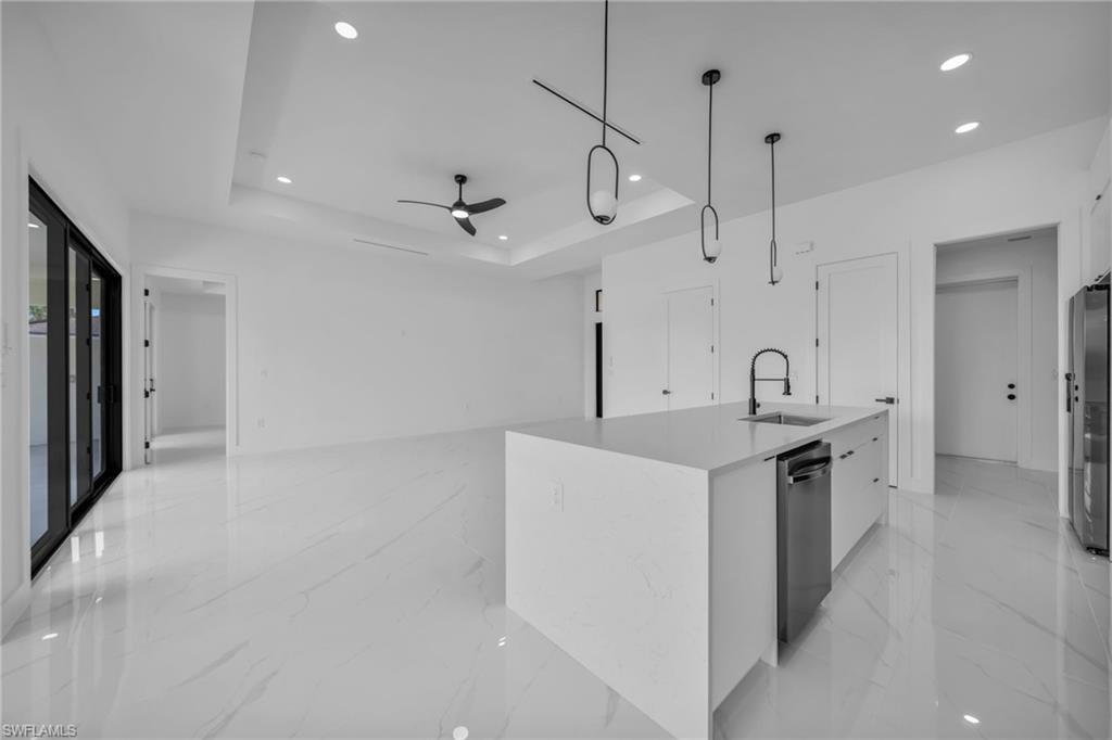 1618 Moore AVE photo 8