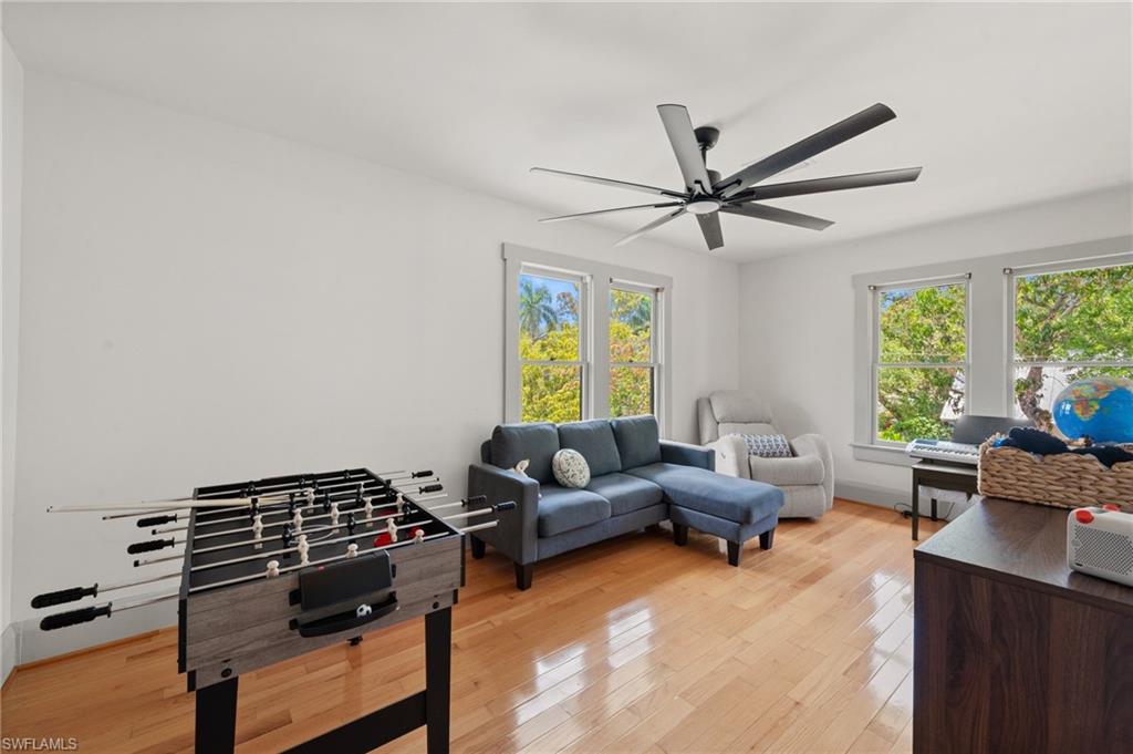 2647 Michigan AVE photo 23