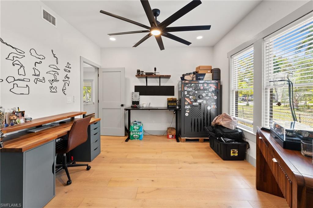 2647 Michigan AVE photo 18