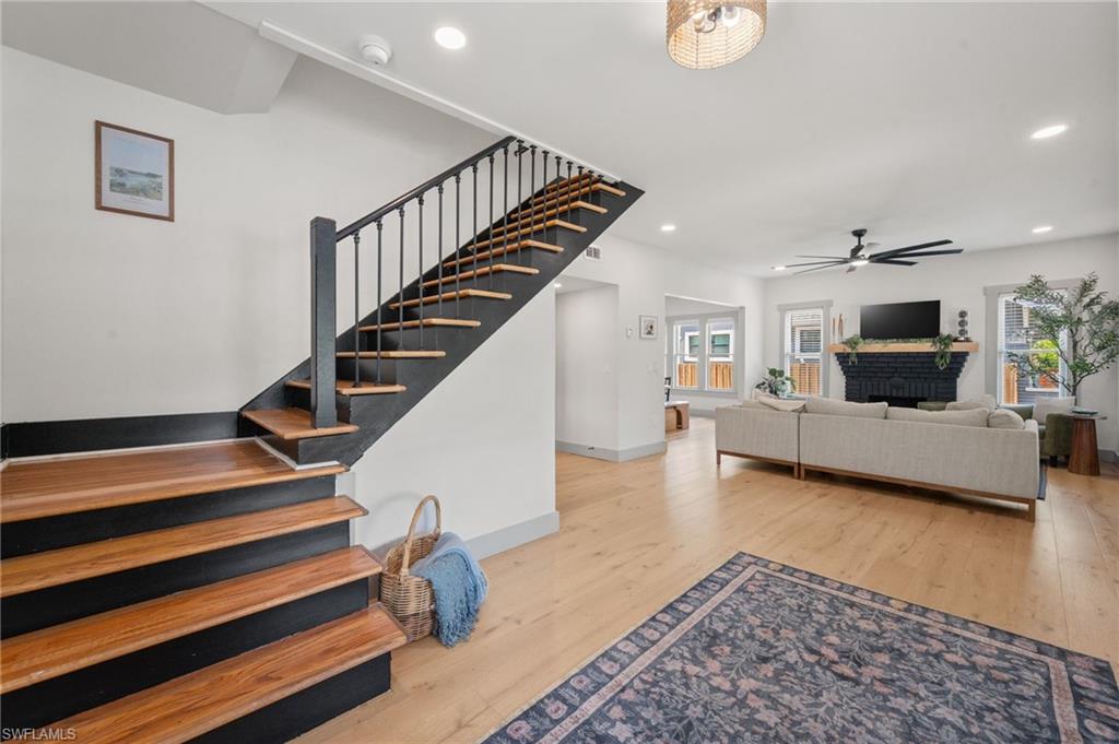 2647 Michigan AVE photo 8