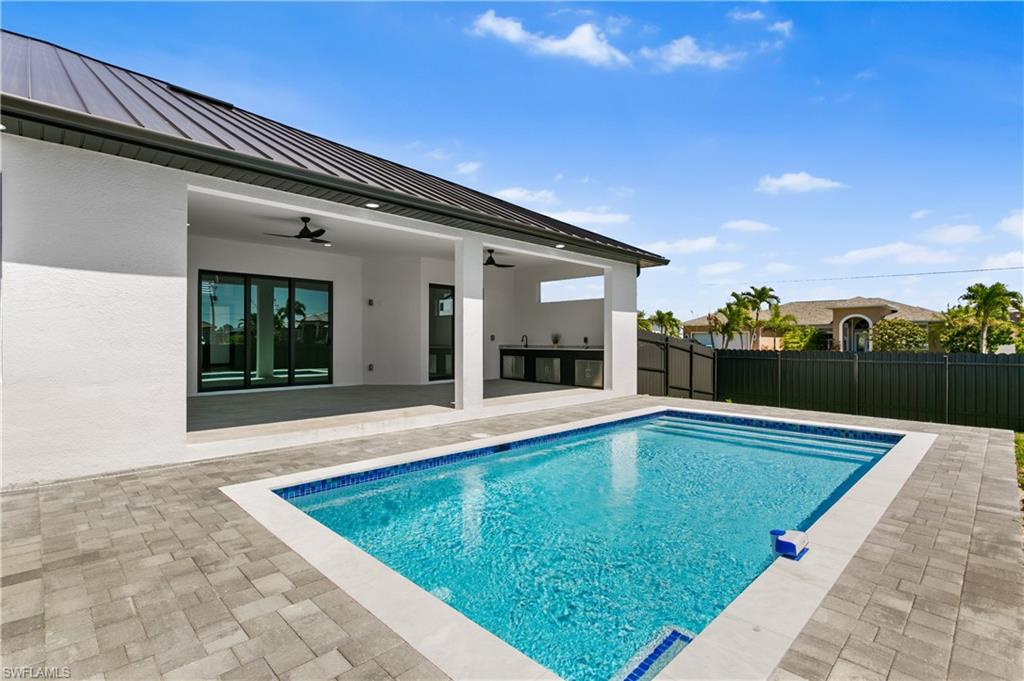 SOUTHERN REAR EXPOSURE brings abundant natural light & ideal sun positioning throughout the day.