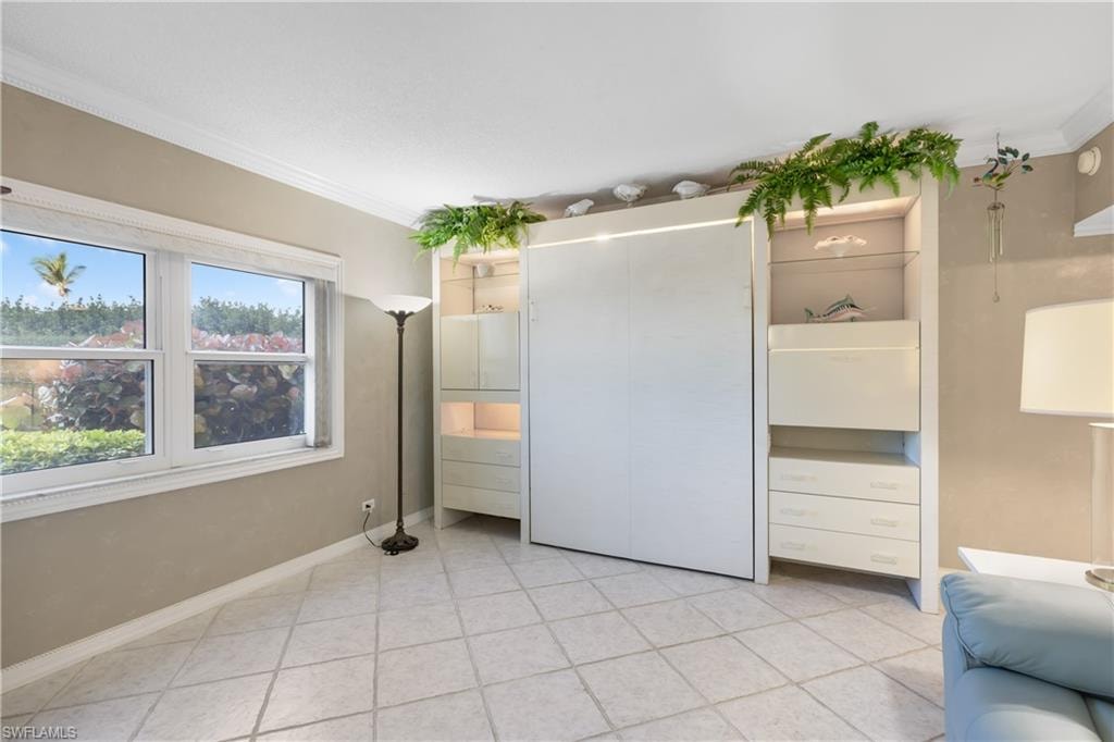 240 Seaview CT 105