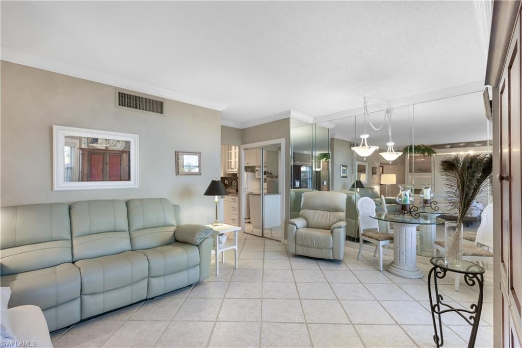 240 Seaview CT 105