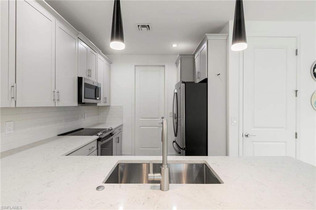 7515 Morgan WAY photo 9