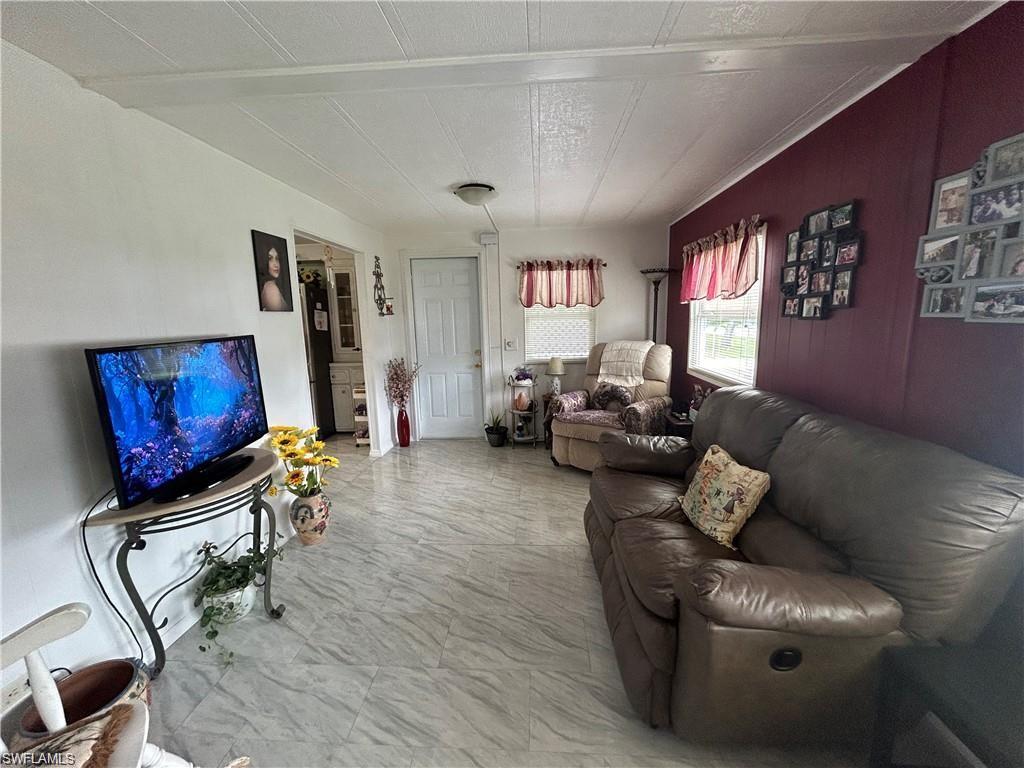 857 Manatee RD