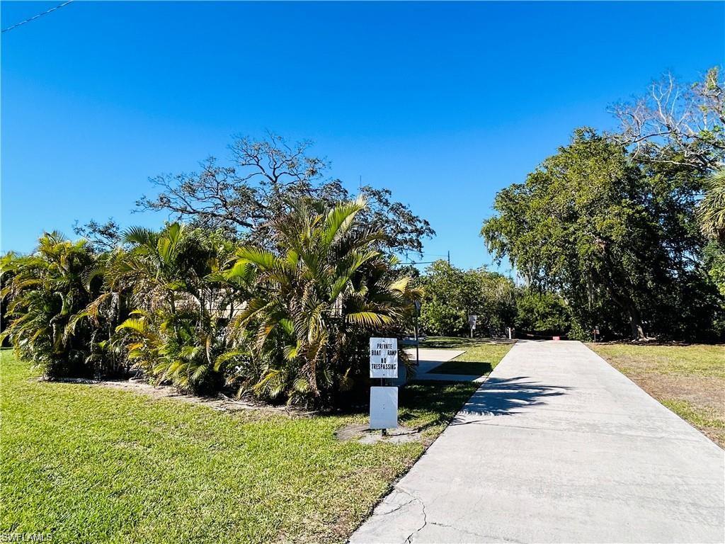 857 Manatee RD