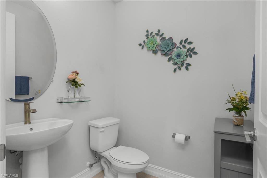 First floor 1/2 bathroom
