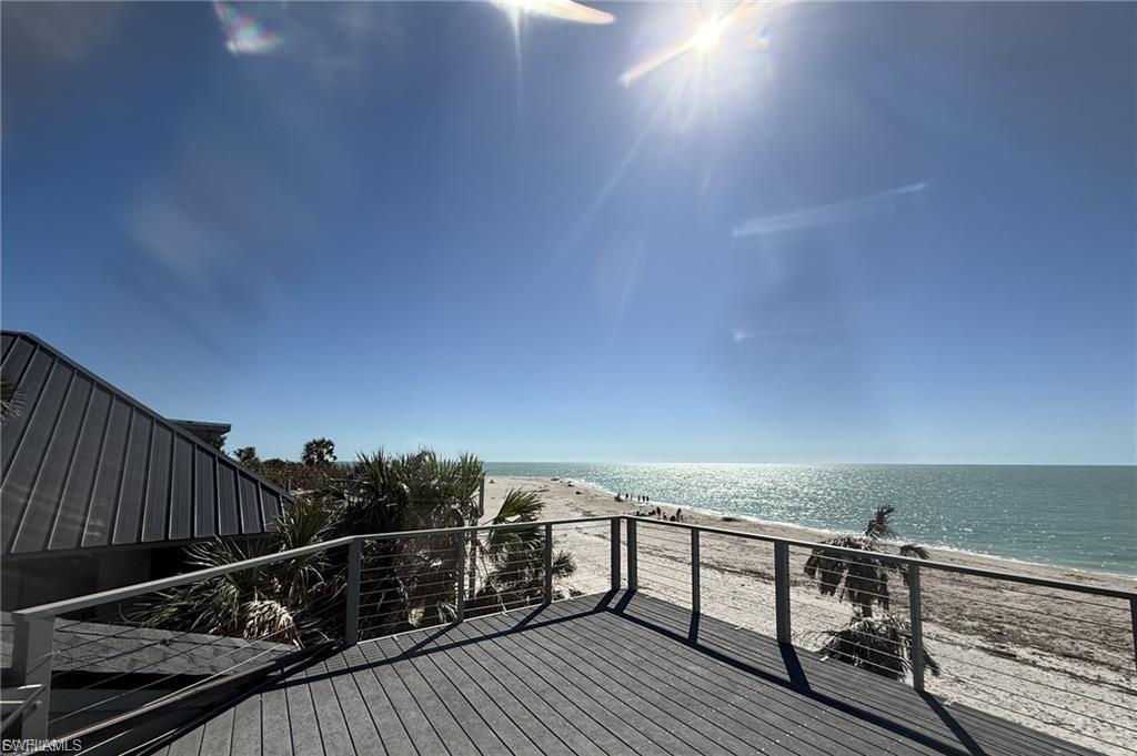 Deck off of the Loft overlooking the Ocean