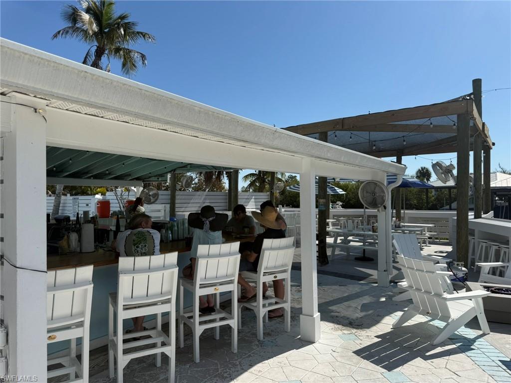 Mangos Bar and Outdoor Dining