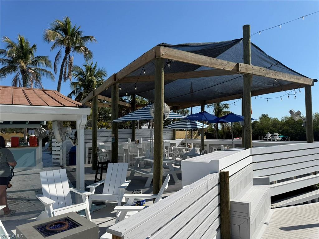 Mangos Bar and Outdoor Dining