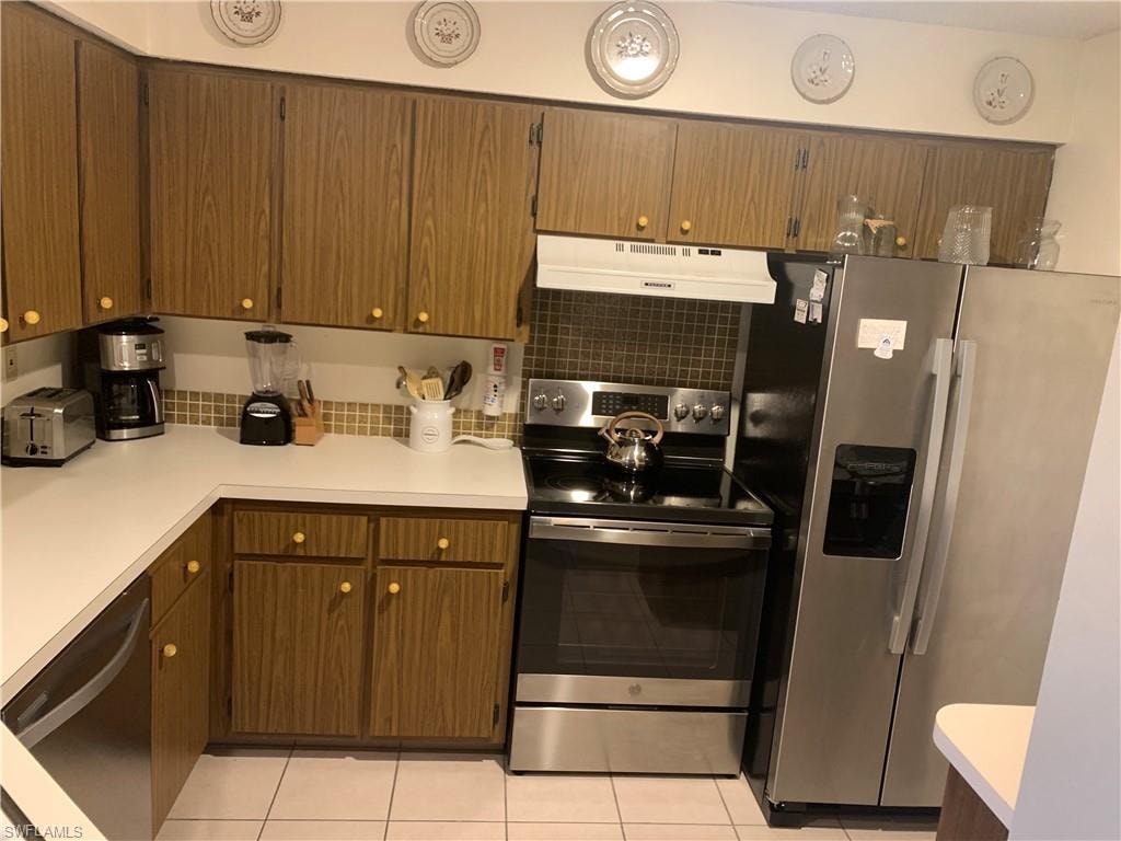 Kitchen with all newer stainless steel appliances
