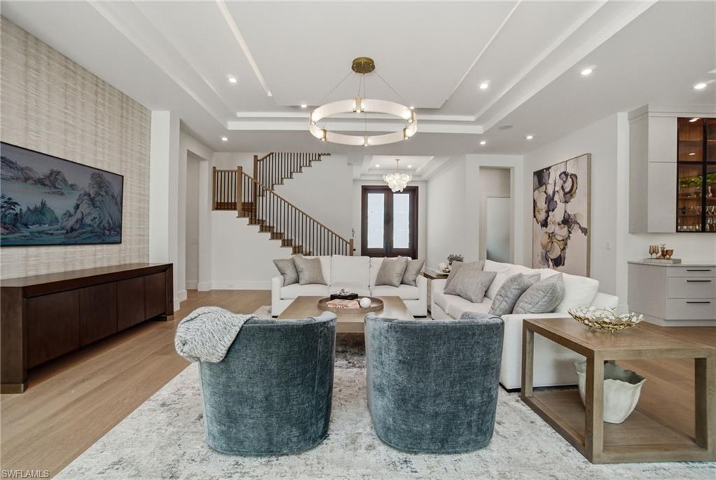 264 8th AVE S