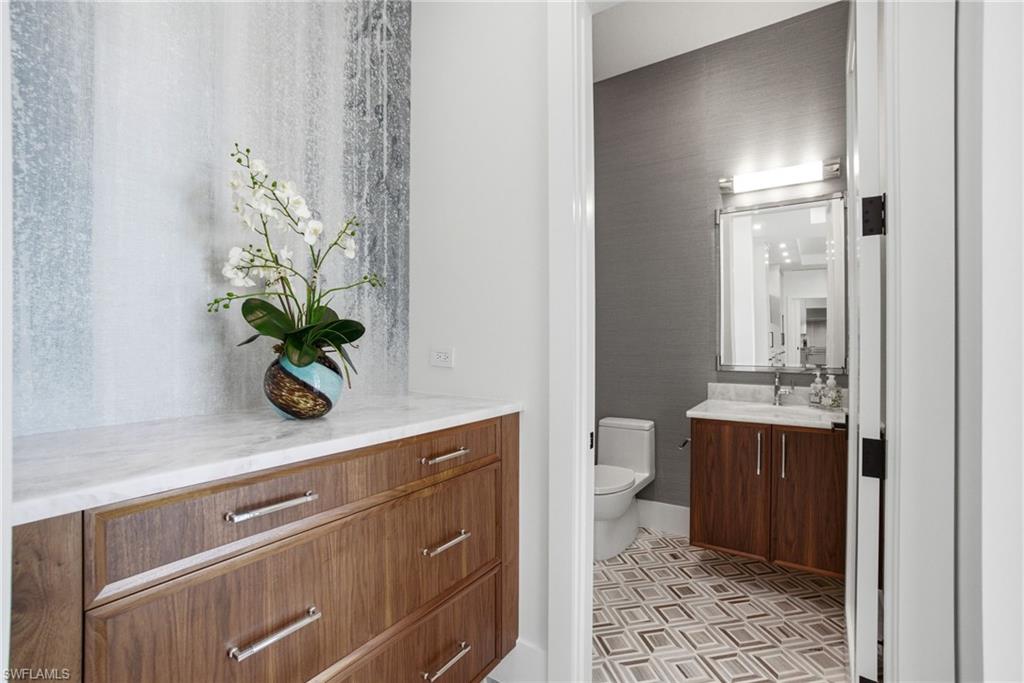 Main level Powder/Pool bathroom