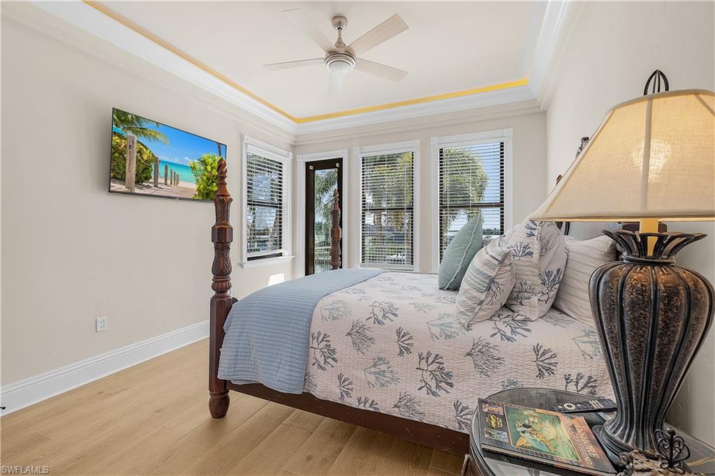 Guest en-suite bedroom with balcony.
