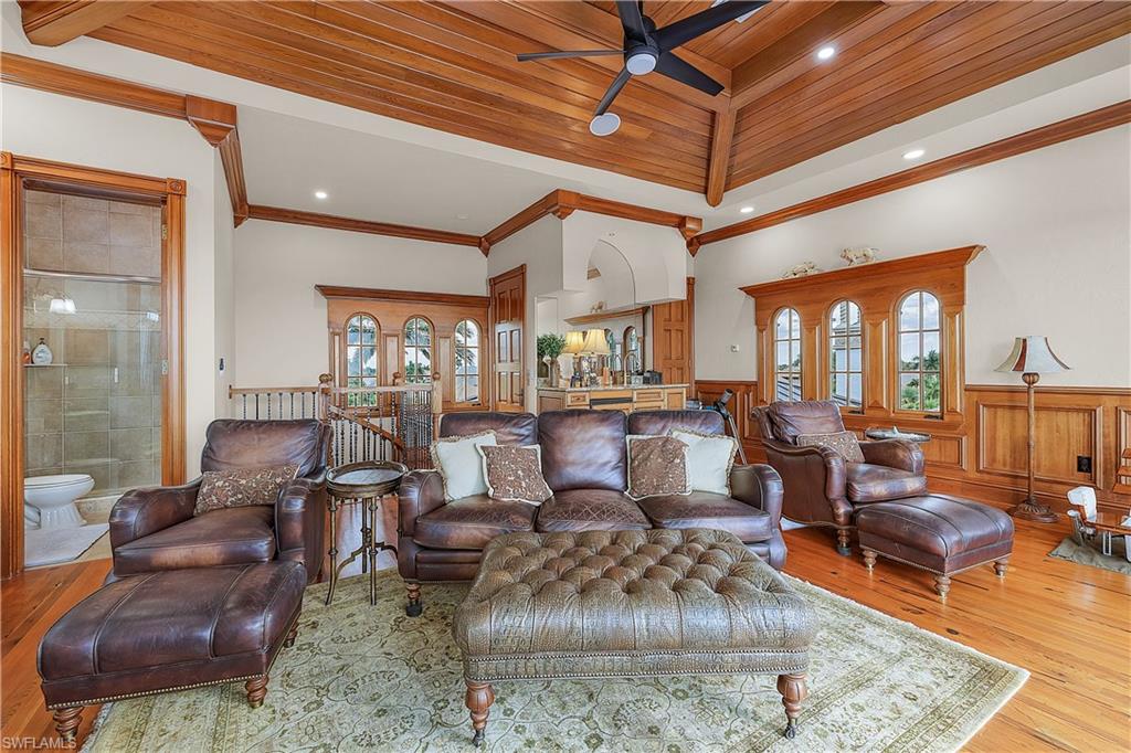 Large 3rd floor bonus room or bedroom with full bathroom and balcony.