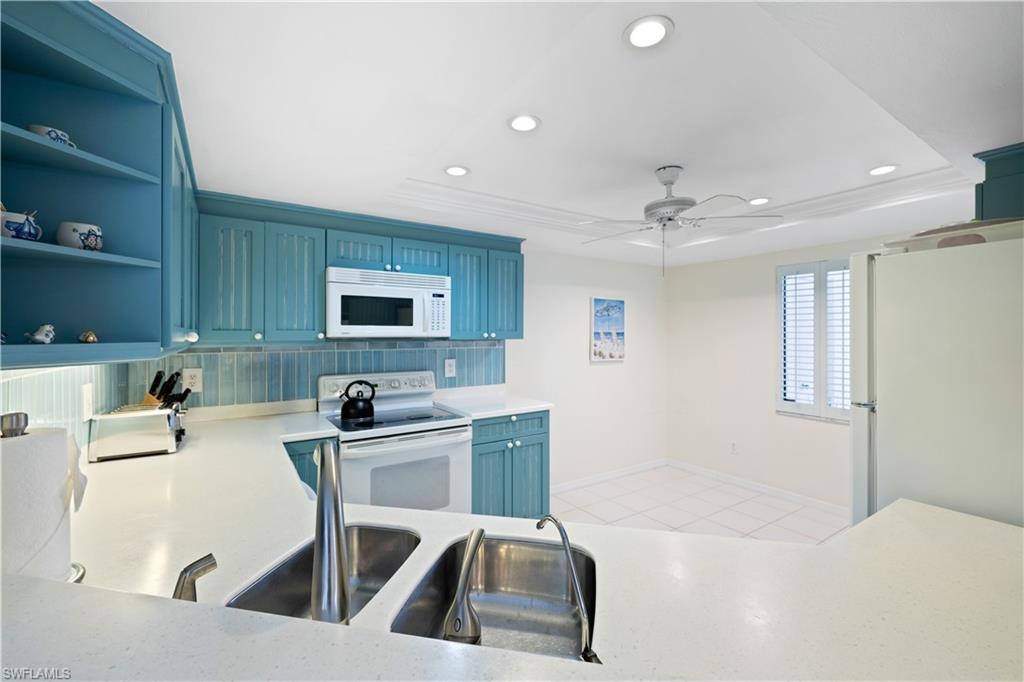 565 Beachwalk CIR T-102 photo 10