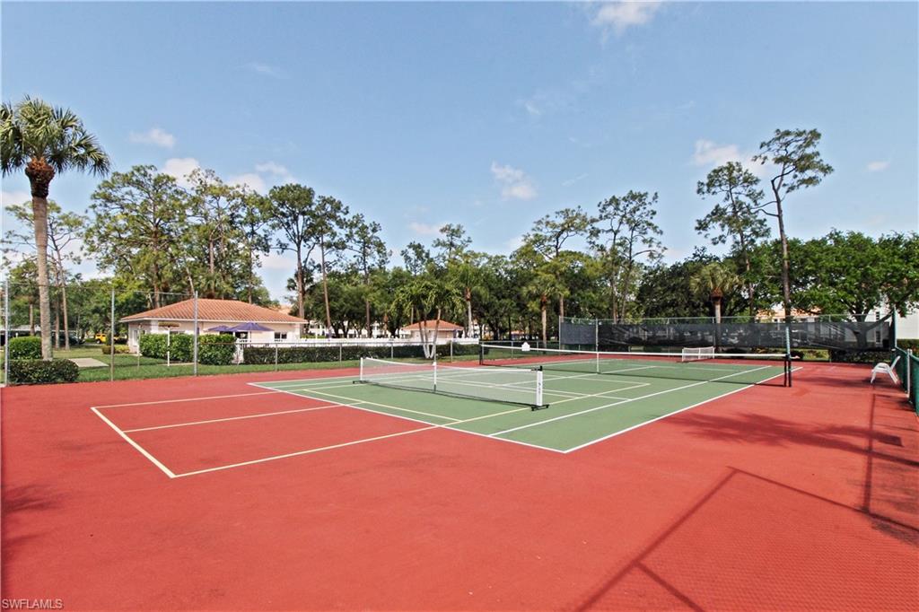 Tennis court with pickleball lines