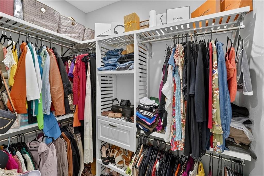 Walk-in California Closets