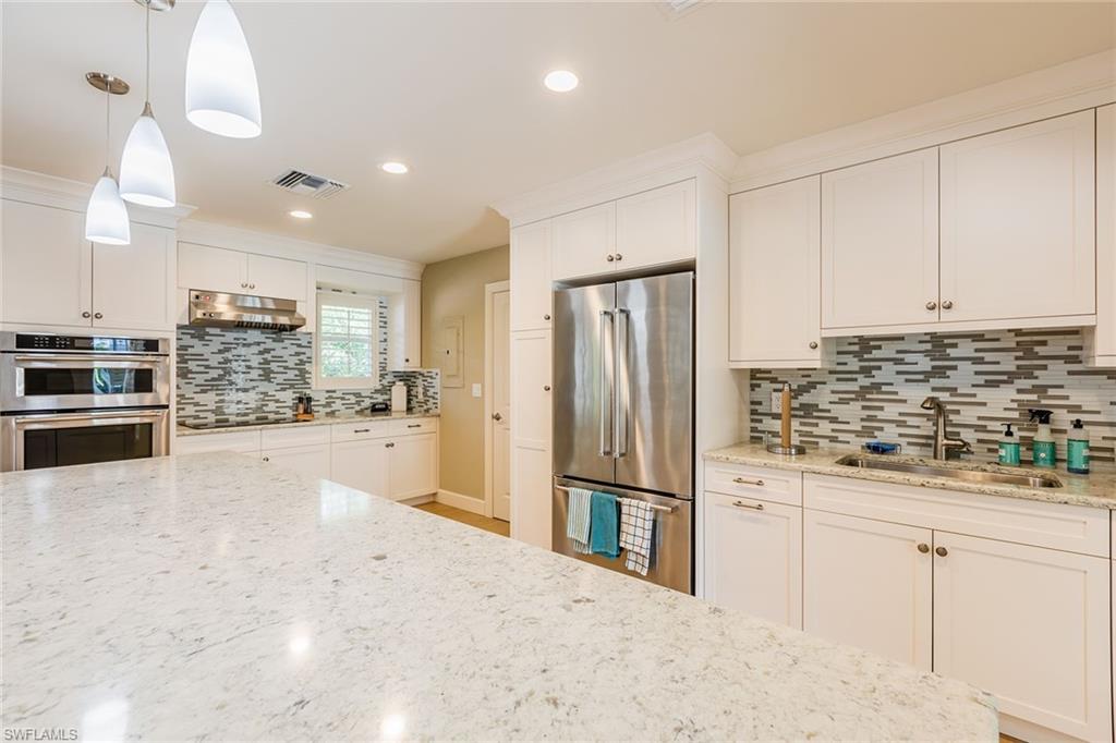 2203 Gulf Shore BLVD N E1 photo 24