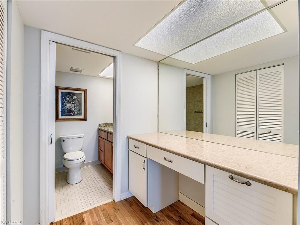 MAIN BATHROOM & DRESSING AREA.