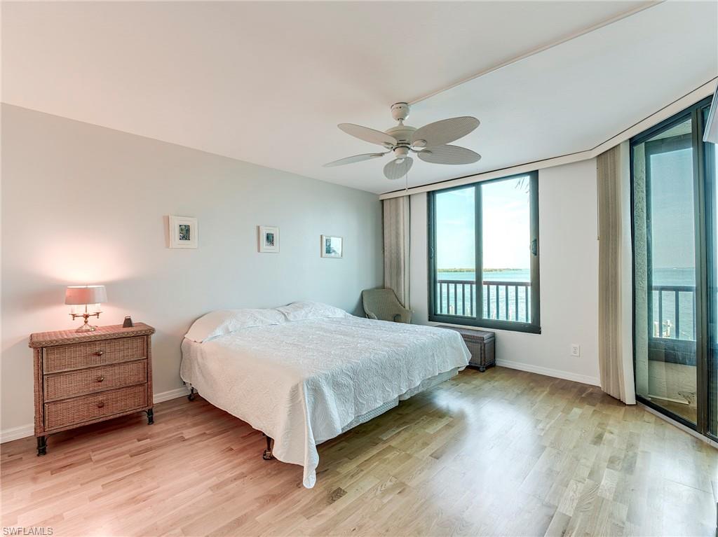 MAIN BEDROOM. LIGHT AND BRIGHT