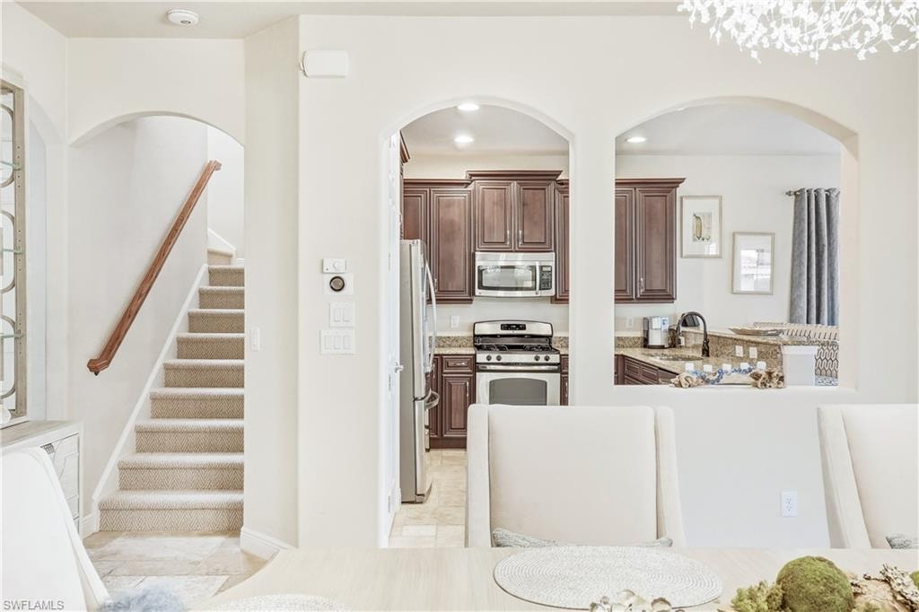 9429 La Bianco ST