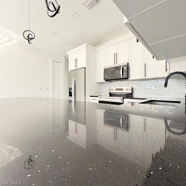 209-211 W 12th ST photo 11
