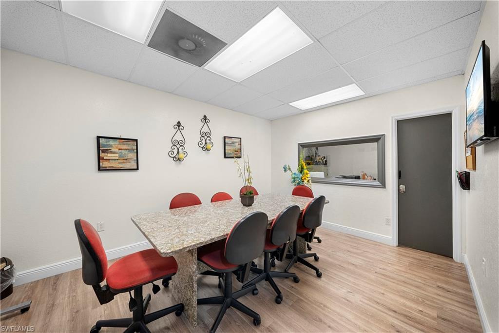 CONFERENCE PLUS PRIVATE OFFICE