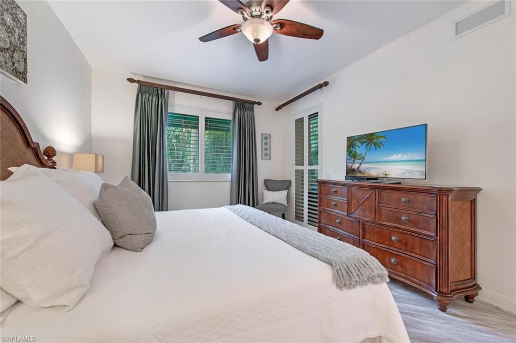 Master bedroom with access to lanai