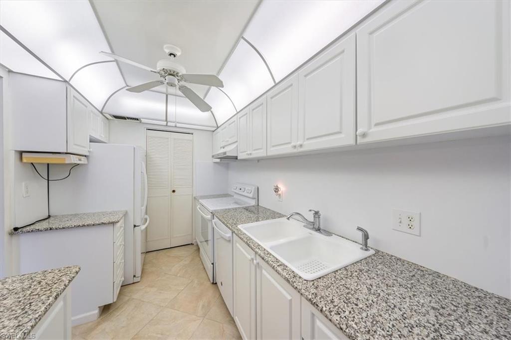 788 Park Shore DR D30 photo 6