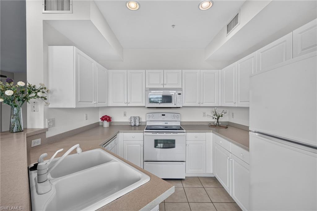 bright, open Kitchen with plenty of cabinet space & recessed lighting