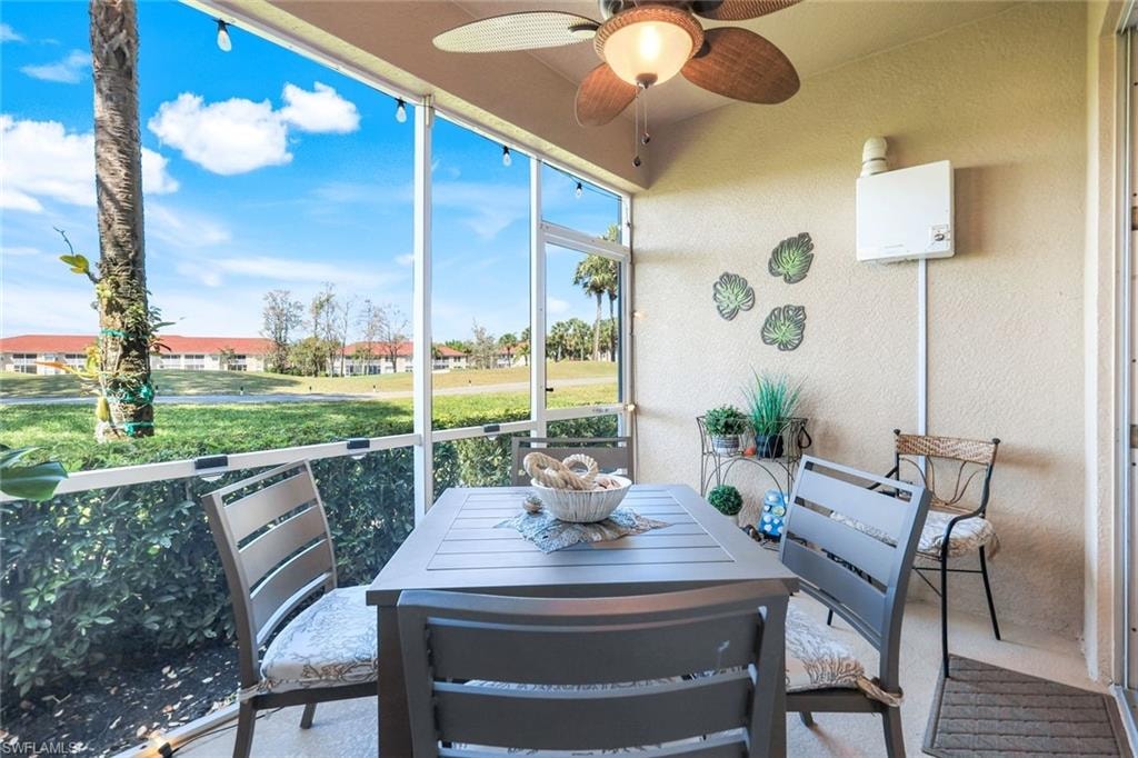Sunroom / solarium with ceiling fan