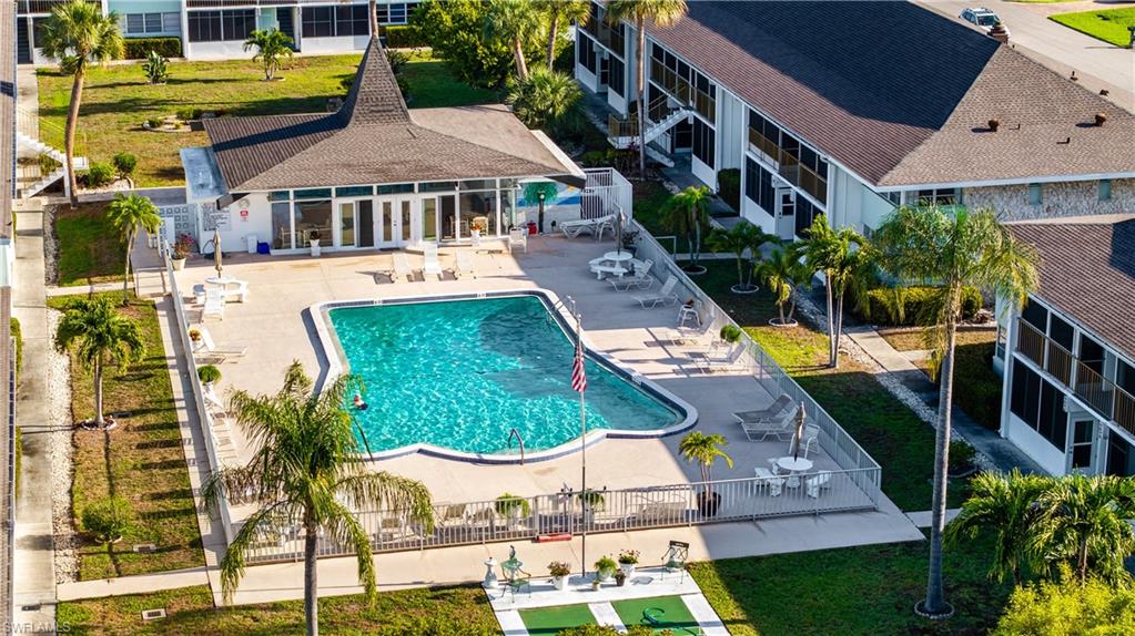 Pool/clubhouse