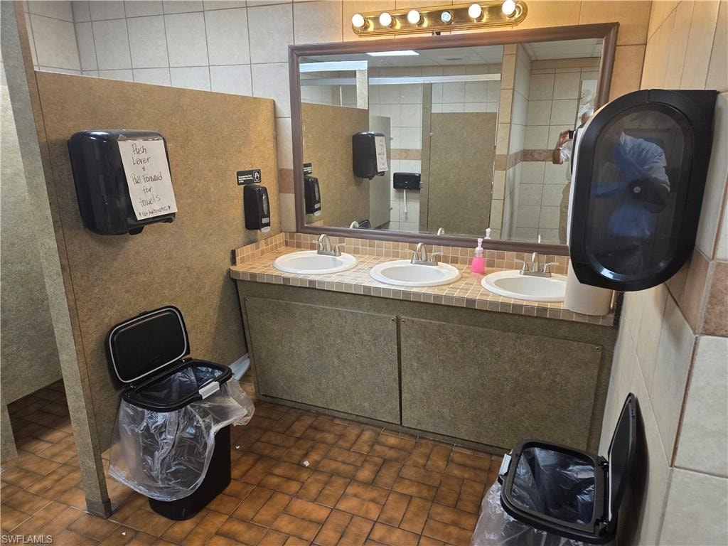 WOMENS REST ROOM