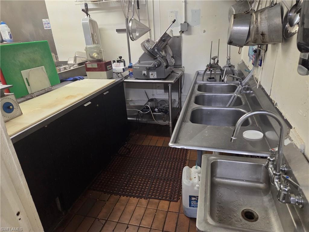 KITCHEN AREA
